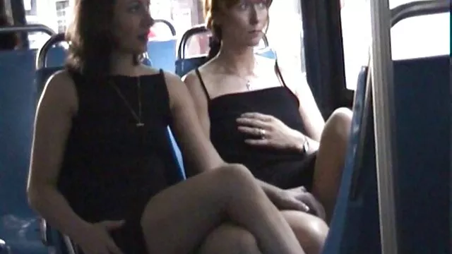 Alice Marques élvezi a anyat basza backless Orgia 11 férfiak.
