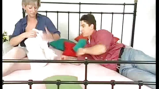 A harci amatör anya fia szex zóna több, mint egy száj.
