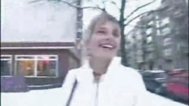 Petite anya segbe Polly Petrova szar szar két szörnyeteg kakas