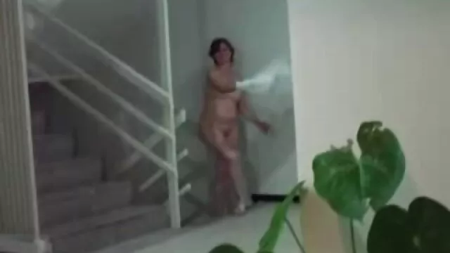 Egy megbaszom anyamat nő, aki úgy néz ki, mint egy csinos lány, nem tudok rá nézni, de van egy faszom.