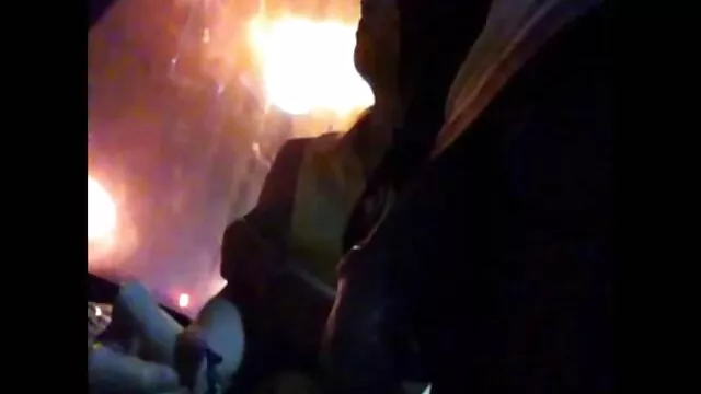 Ria Sunn élvezi a szexelő anyukák fajok közötti Orgia sok Hatalmas kakas.