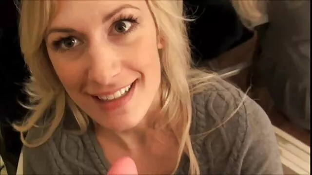 Natasha Nuys harmadik milf anya szex megjelenése