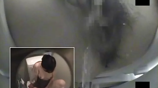Demi Sutra és Kira Noir egy egyetemistával anya fiát szopja találkoztak egy buli után.
